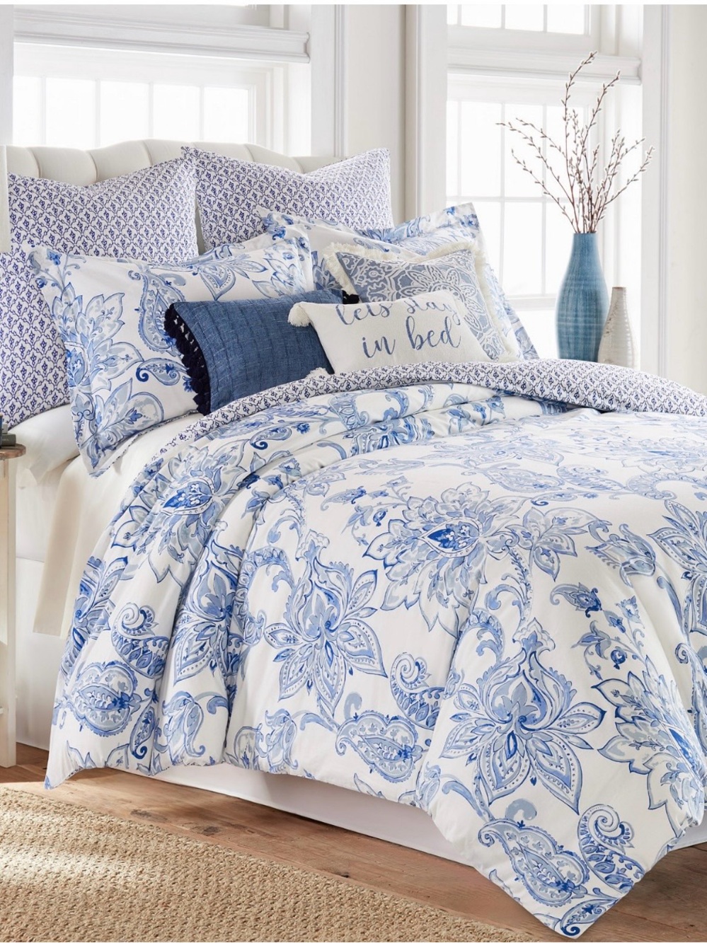 Levtex Blue and White Paisley Quilted Comforter Set💙.. reversible pattern.